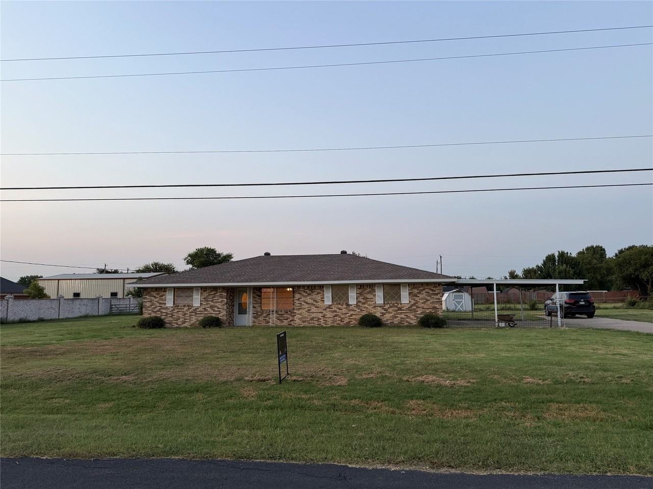 1729 Vicky Ln - Photo 3 of 23