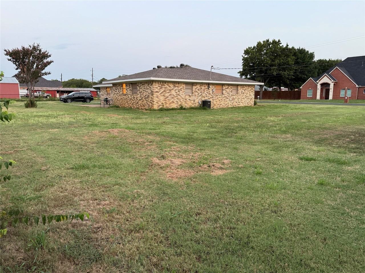 1729 Vicky Ln - Photo 4 of 23