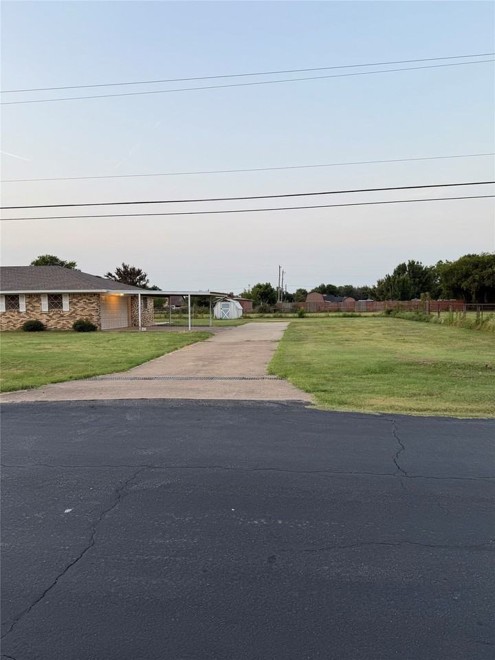 1729 Vicky Ln - Photo 6 of 23