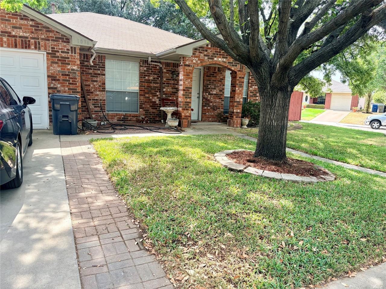 1036 El Triumfo St - Photo 2 of 25