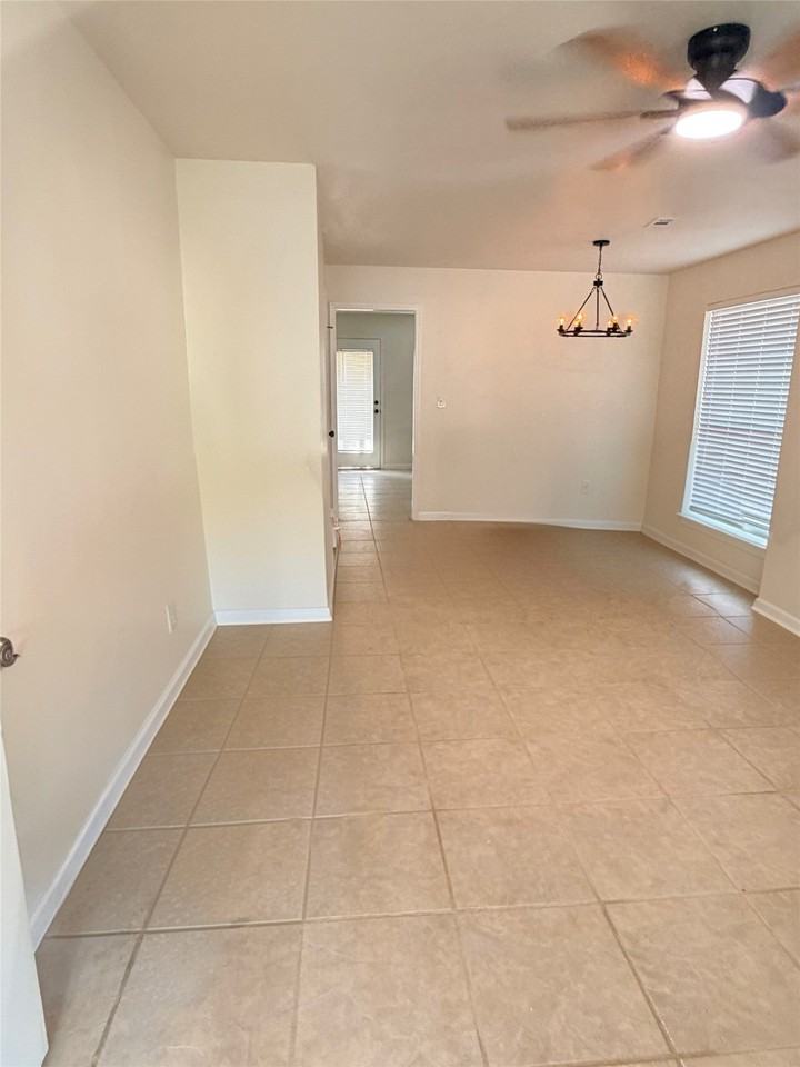 1036 El Triumfo St - Photo 4 of 25