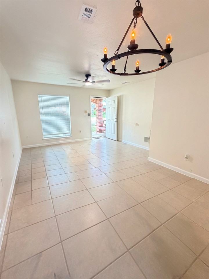 1036 El Triumfo St - Photo 6 of 25