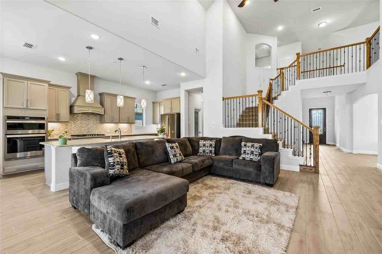 310 Fox Crossing Ln - Photo 7 of 15