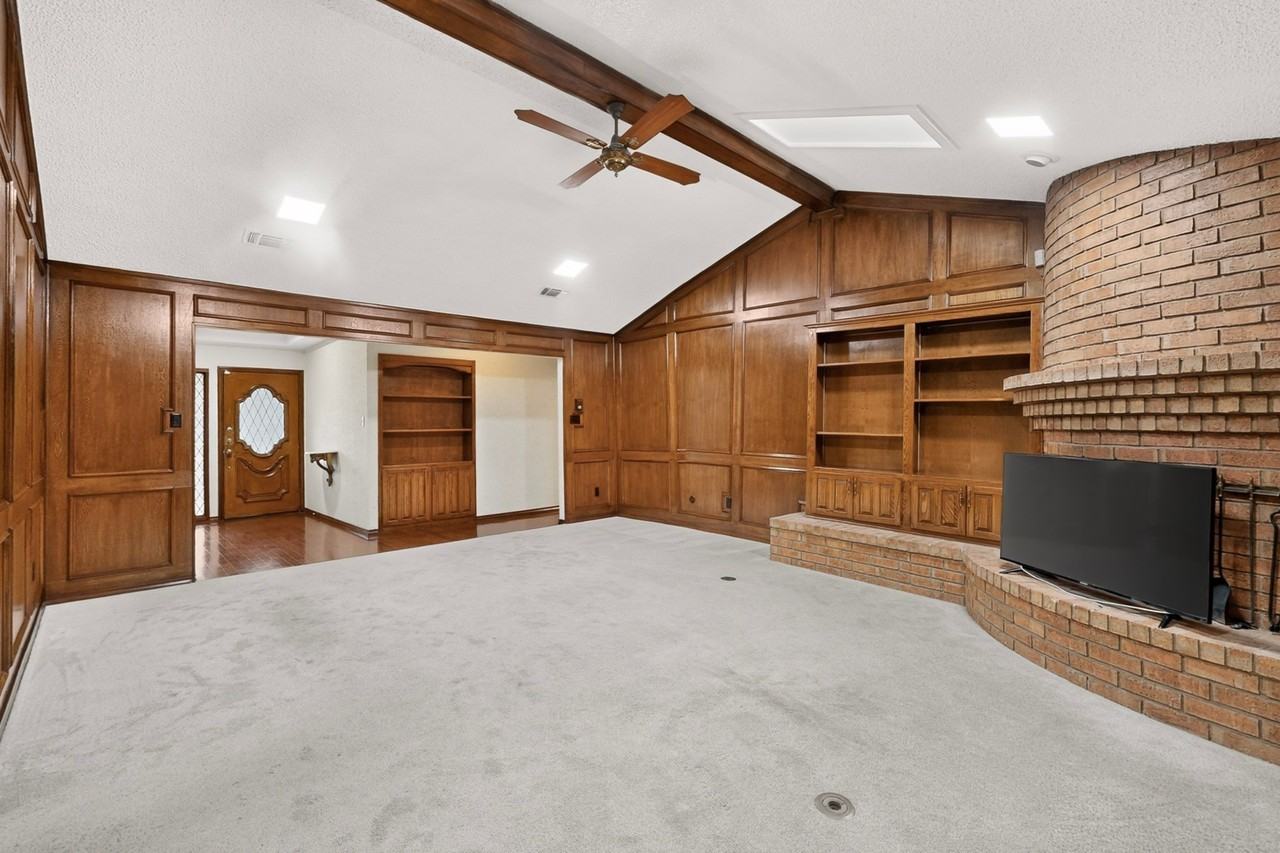2008 Turf Club Dr - Photo 4 of 40