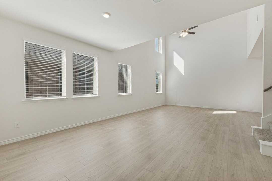 2529 Fairweather Dr - Photo 3 of 24