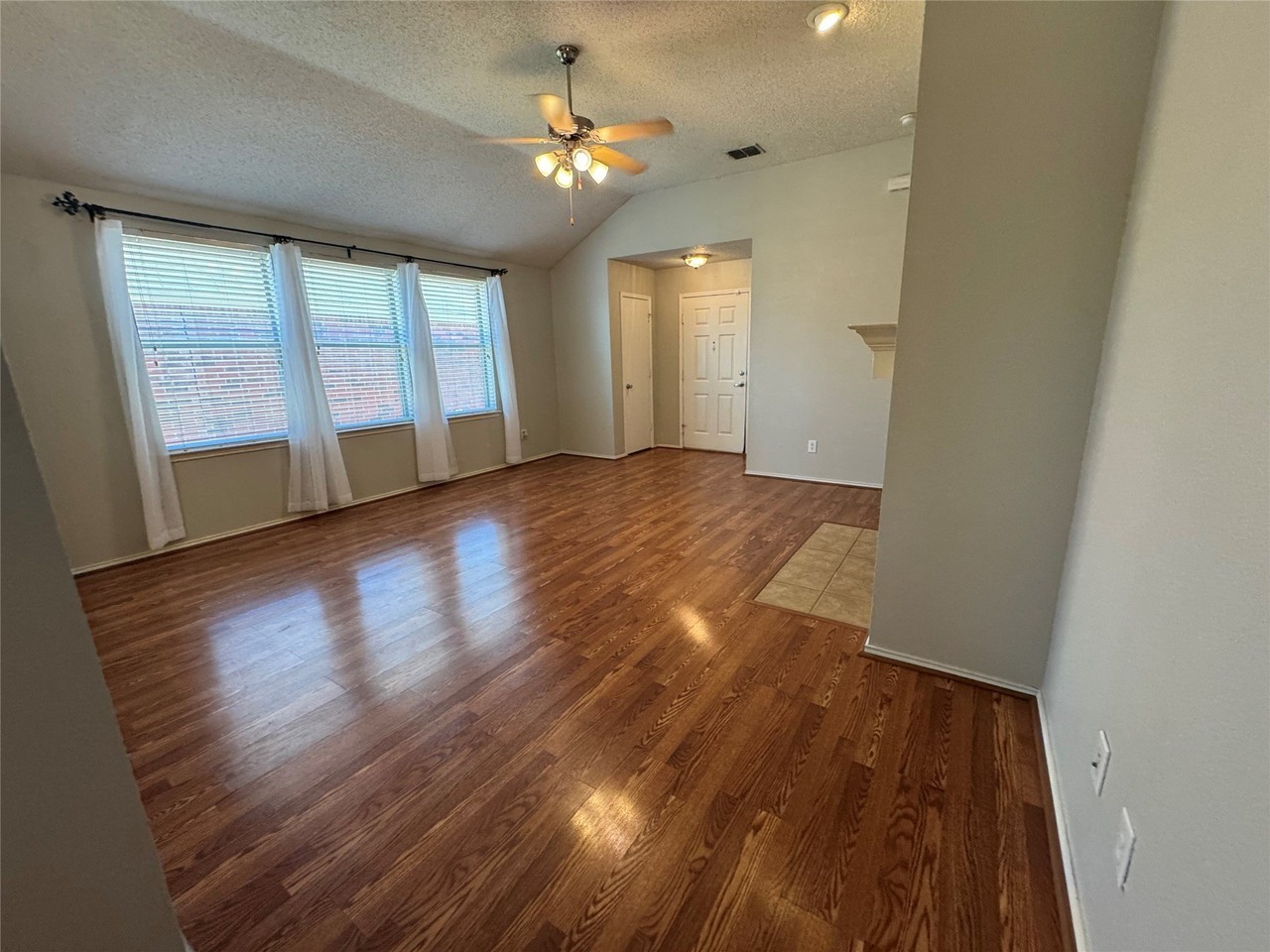 112 Starlight Dr - Photo 4 of 25