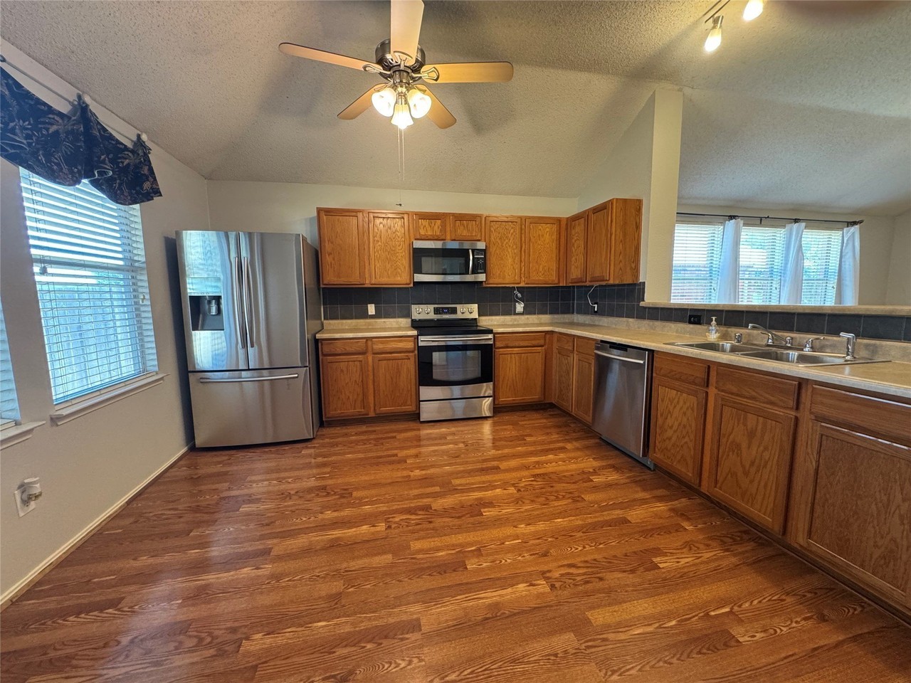 112 Starlight Dr - Photo 5 of 25