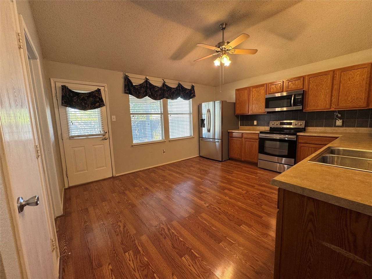 112 Starlight Dr - Photo 7 of 25