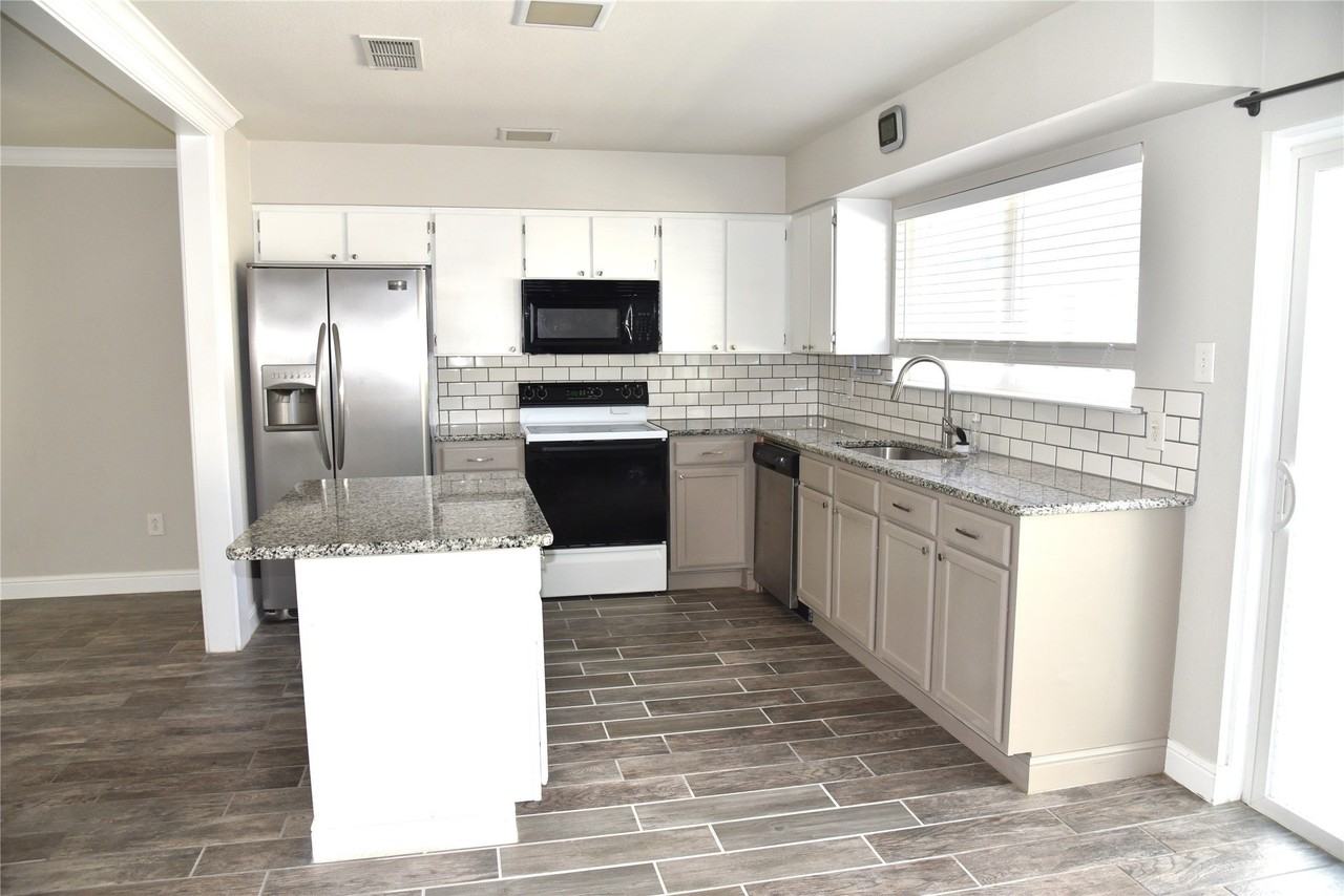 1001 Roky Ct - Photo 5 of 19