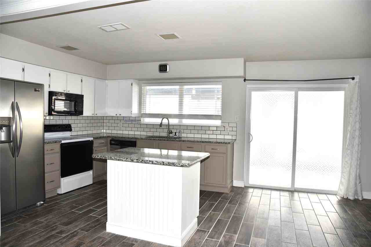 1001 Roky Ct - Photo 6 of 19