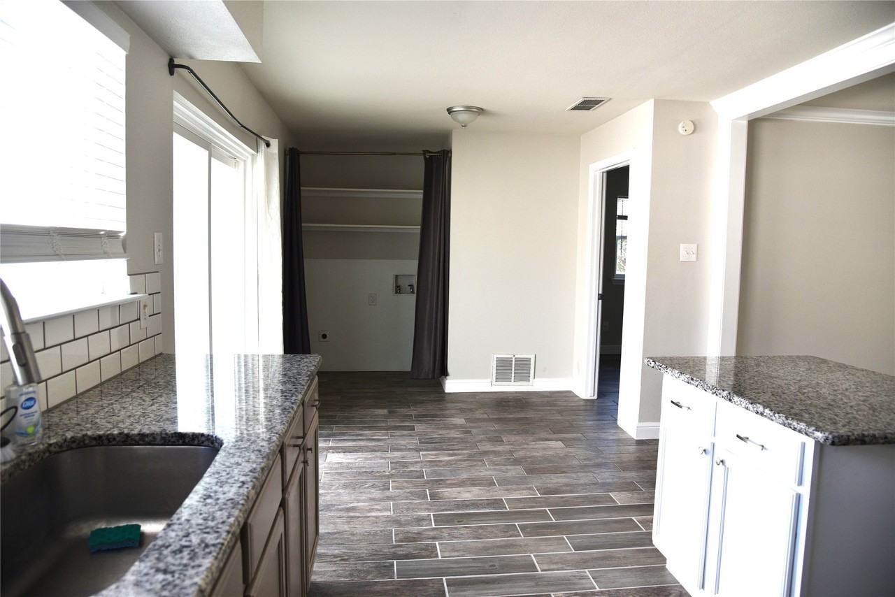 1001 Roky Ct - Photo 7 of 19