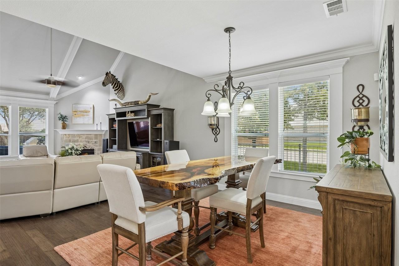 813 Allbright Rd - Photo 5 of 40