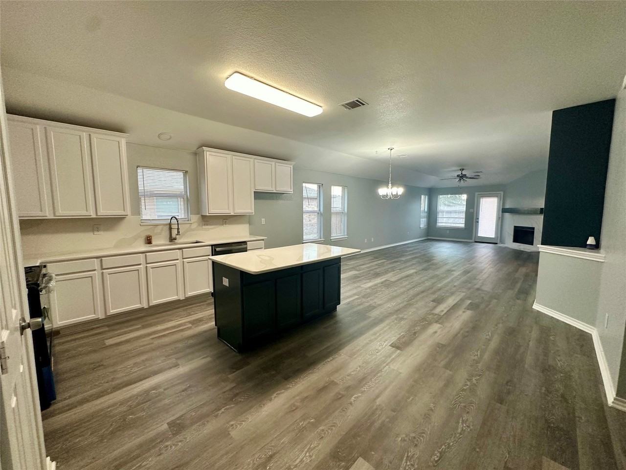 3008 Eastwood Dr - Photo 5 of 18