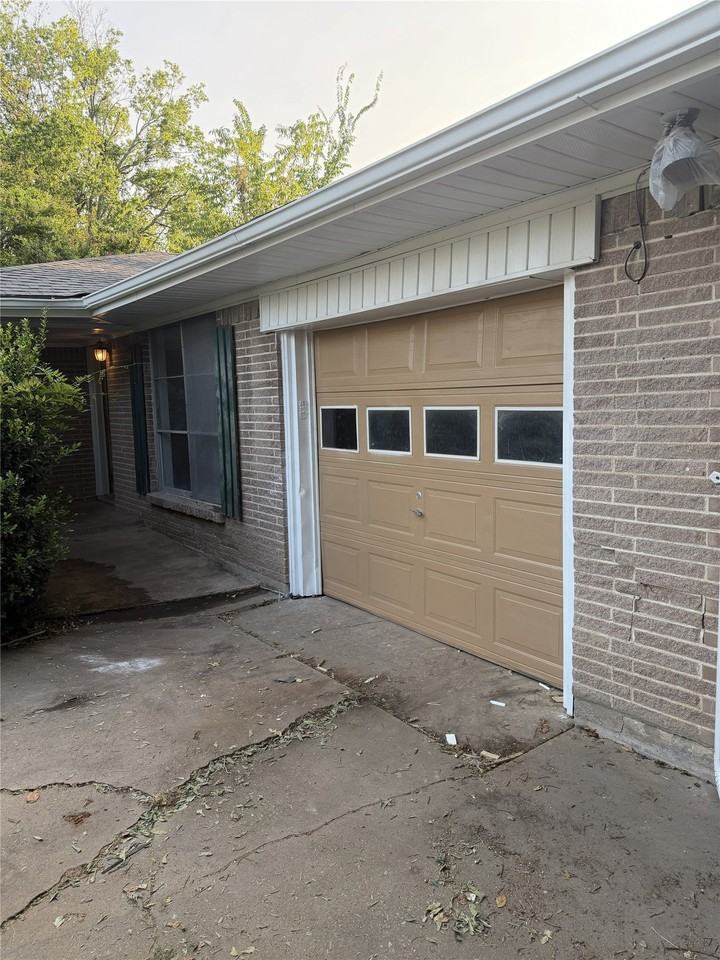 1211 Wolfe City Dr - Photo 4 of 24