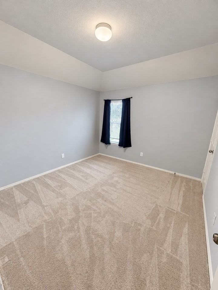 1678 Chukar Dr - Photo 4 of 15