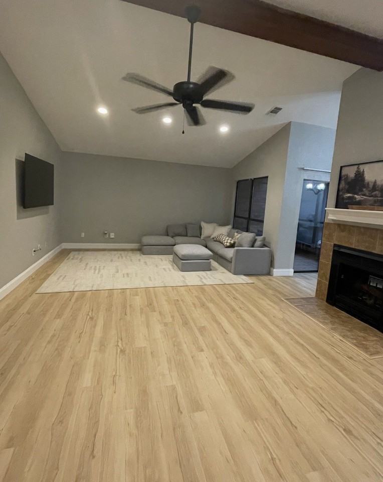 1109 Hemlock Dr - Photo 2 of 10