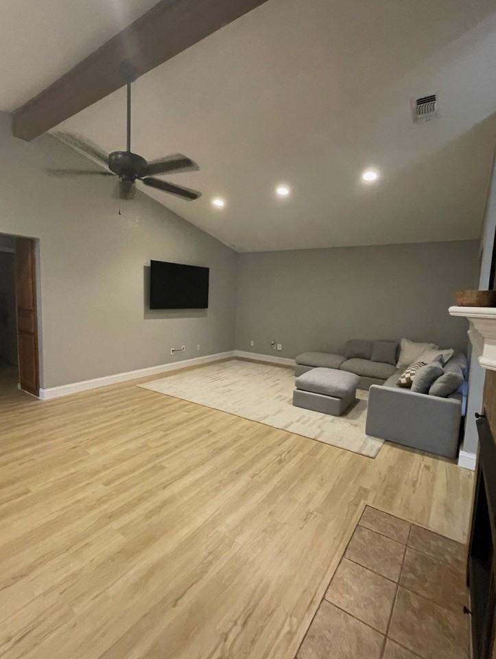 1109 Hemlock Dr - Photo 3 of 10