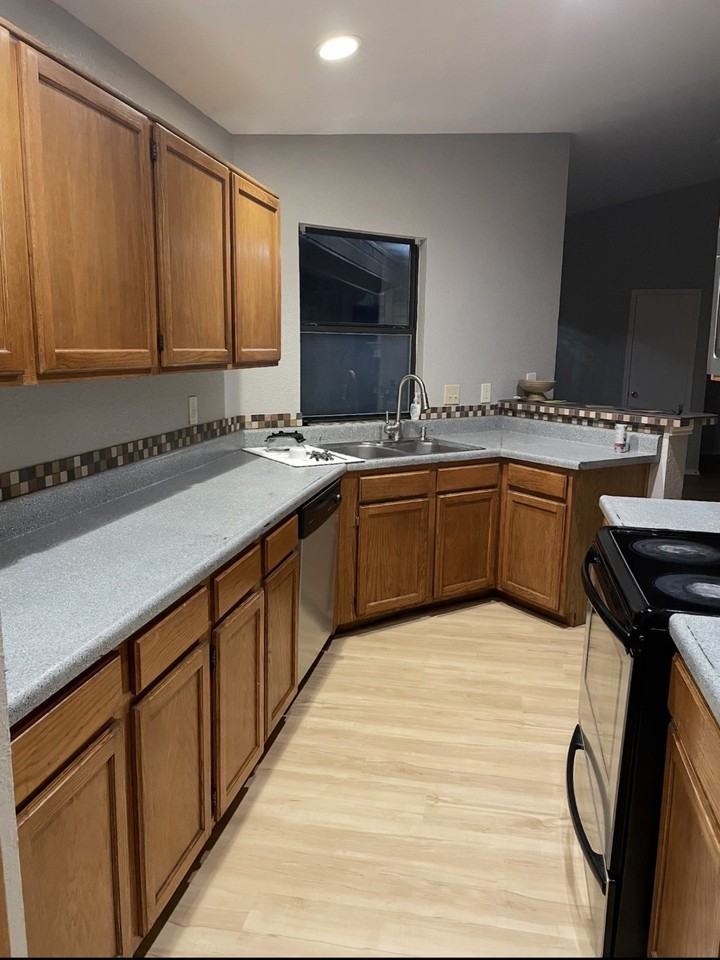 1109 Hemlock Dr - Photo 4 of 10