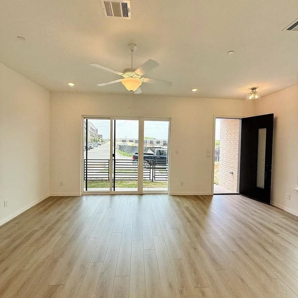 1225 Doris May Dr - Photo 5 of 27