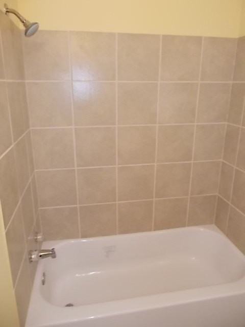 933 Peach St - Photo 6 of 10