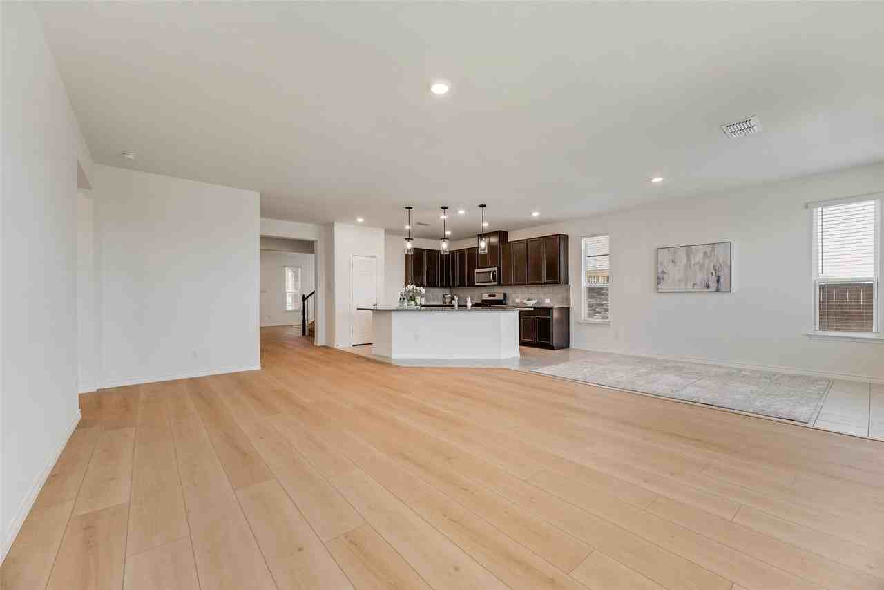 977 Adair Dr - Photo 6 of 31