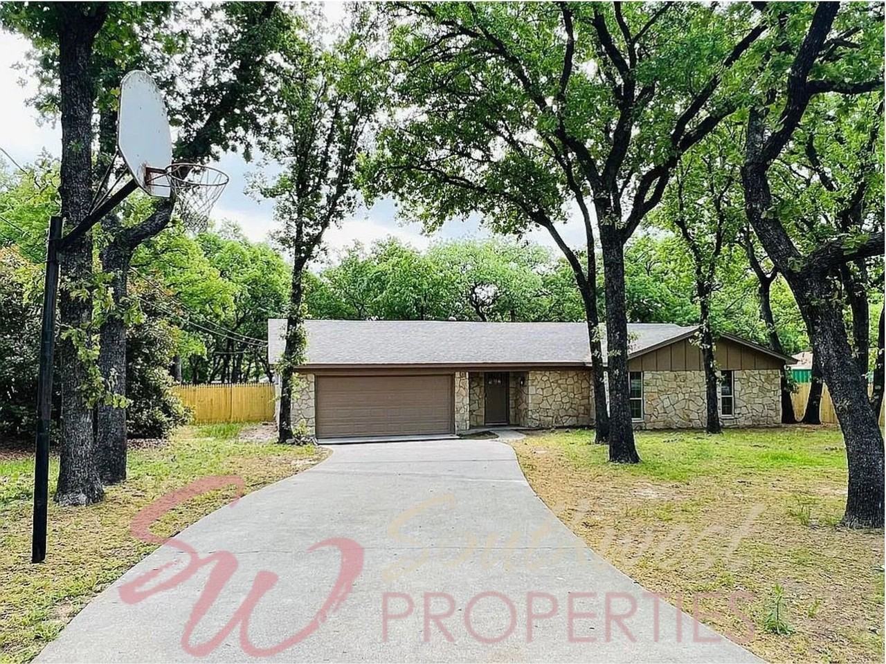 2605 W Highland Dr