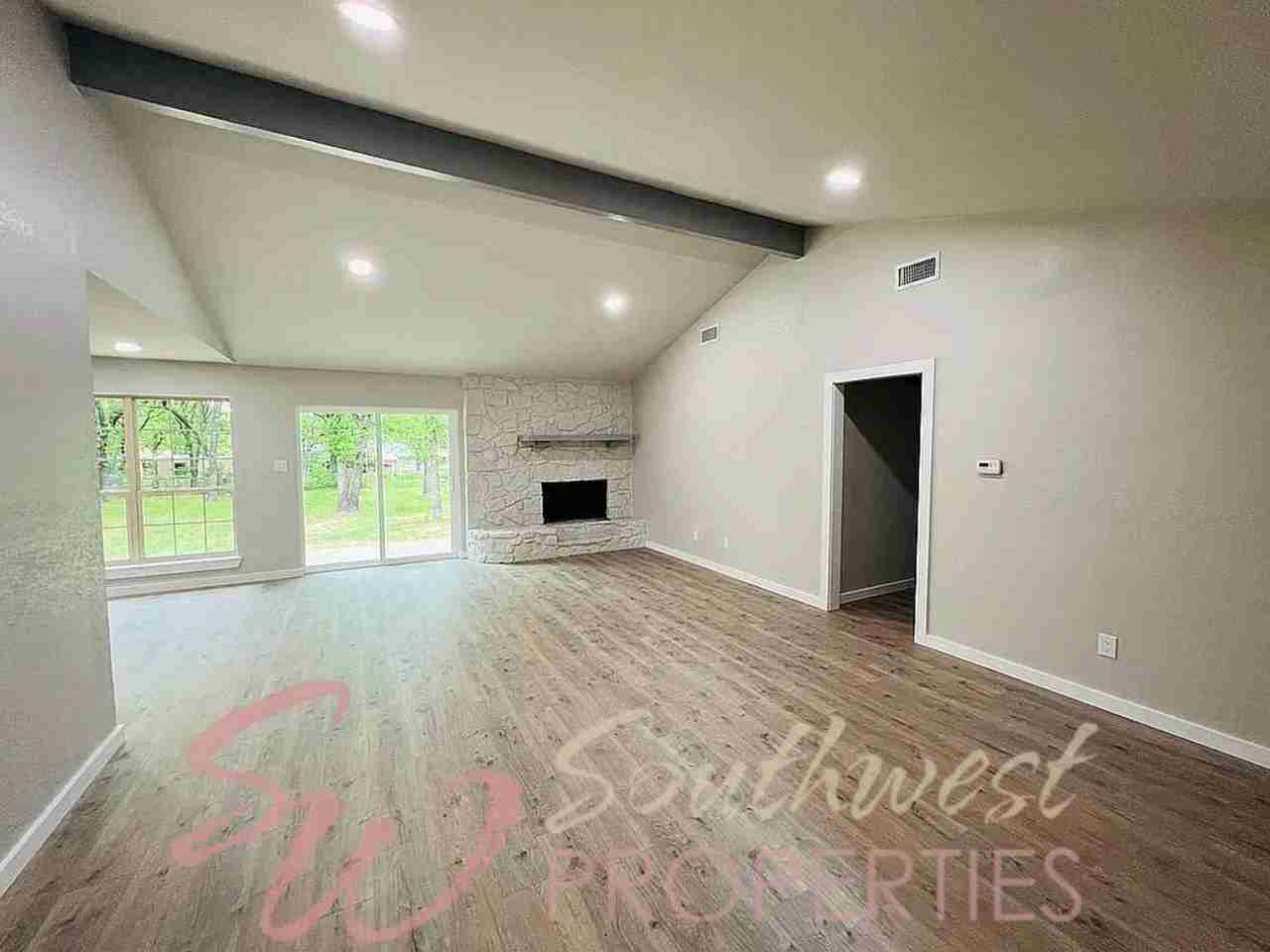 2605 W Highland Dr - Photo 2 of 15