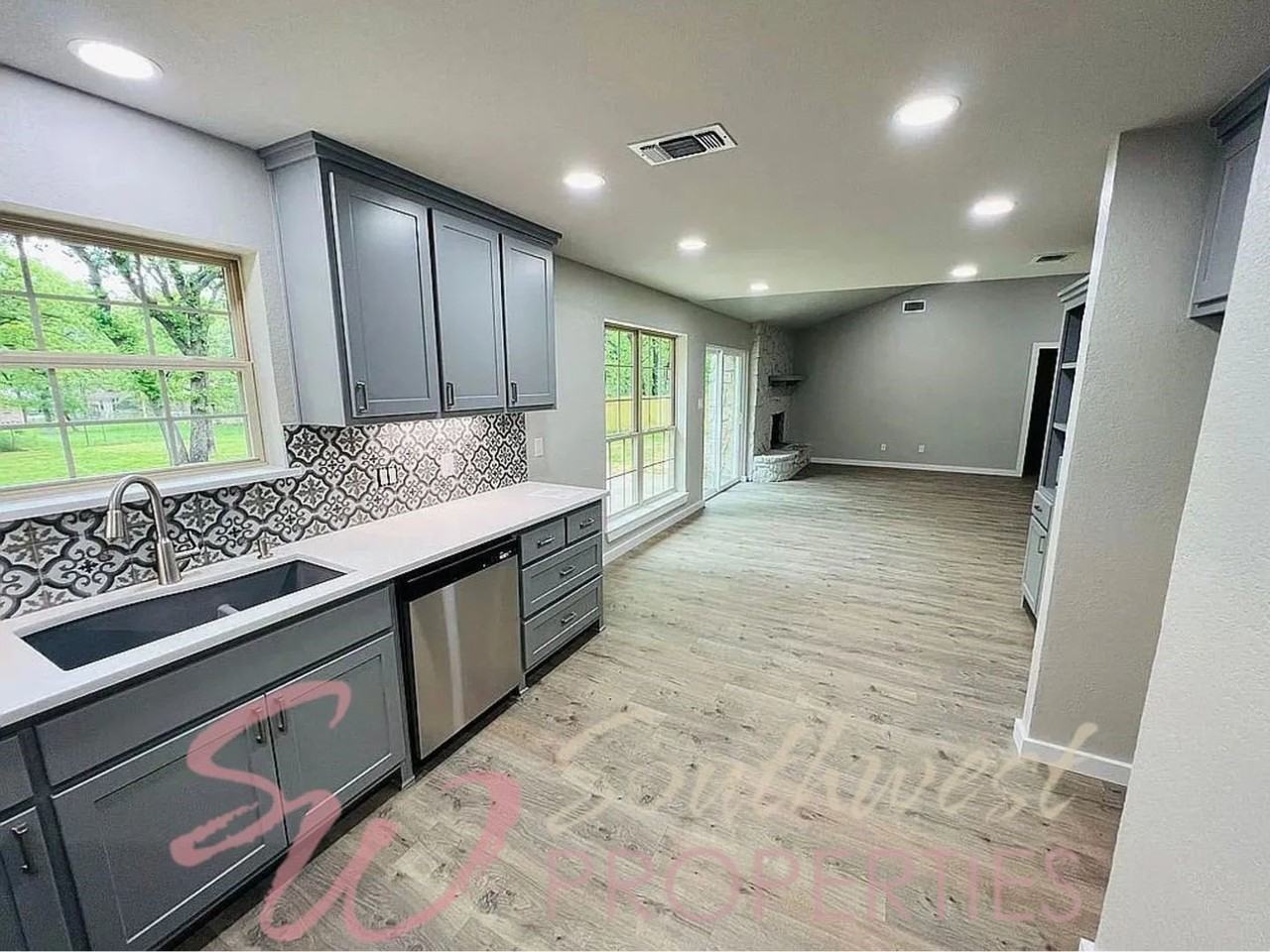 2605 W Highland Dr - Photo 3 of 15