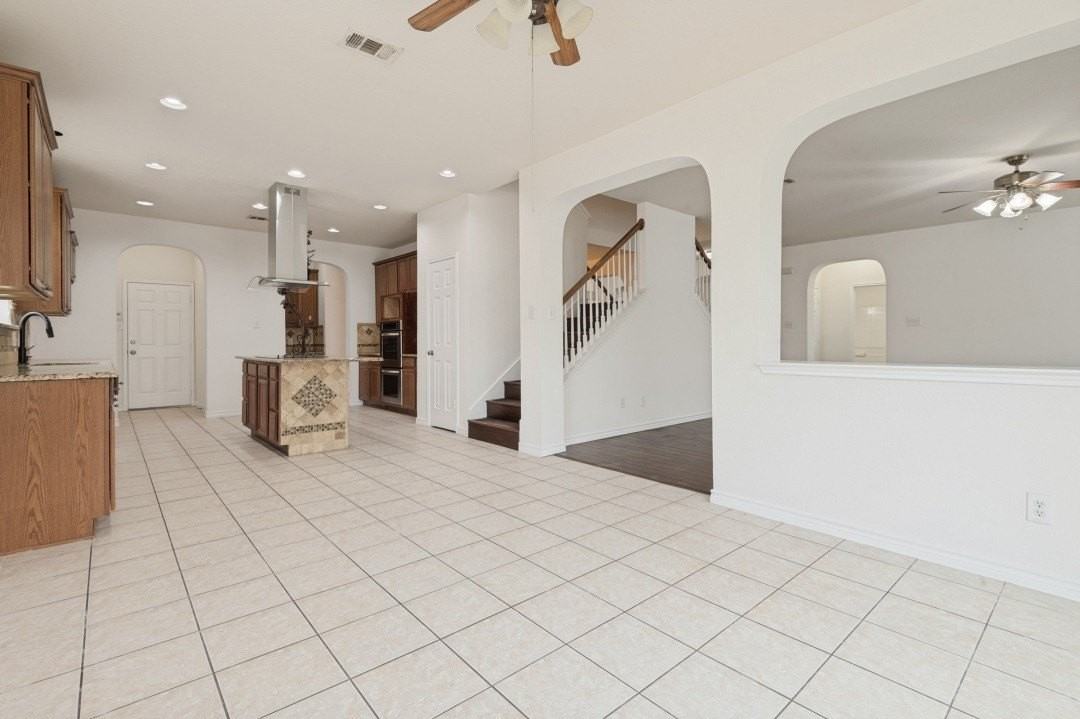 307 Moonlight Dr - Photo 4 of 12