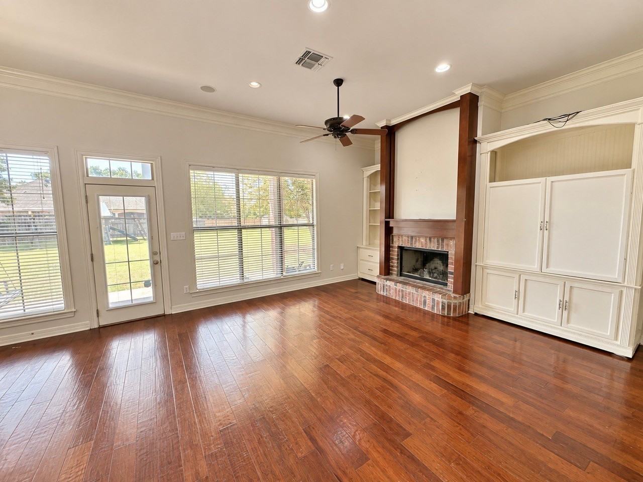 218 Ixworth Ave - Photo 2 of 13
