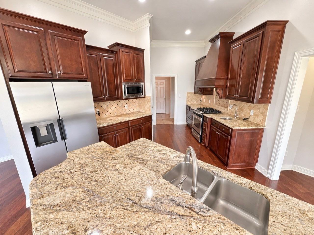 218 Ixworth Ave - Photo 3 of 13