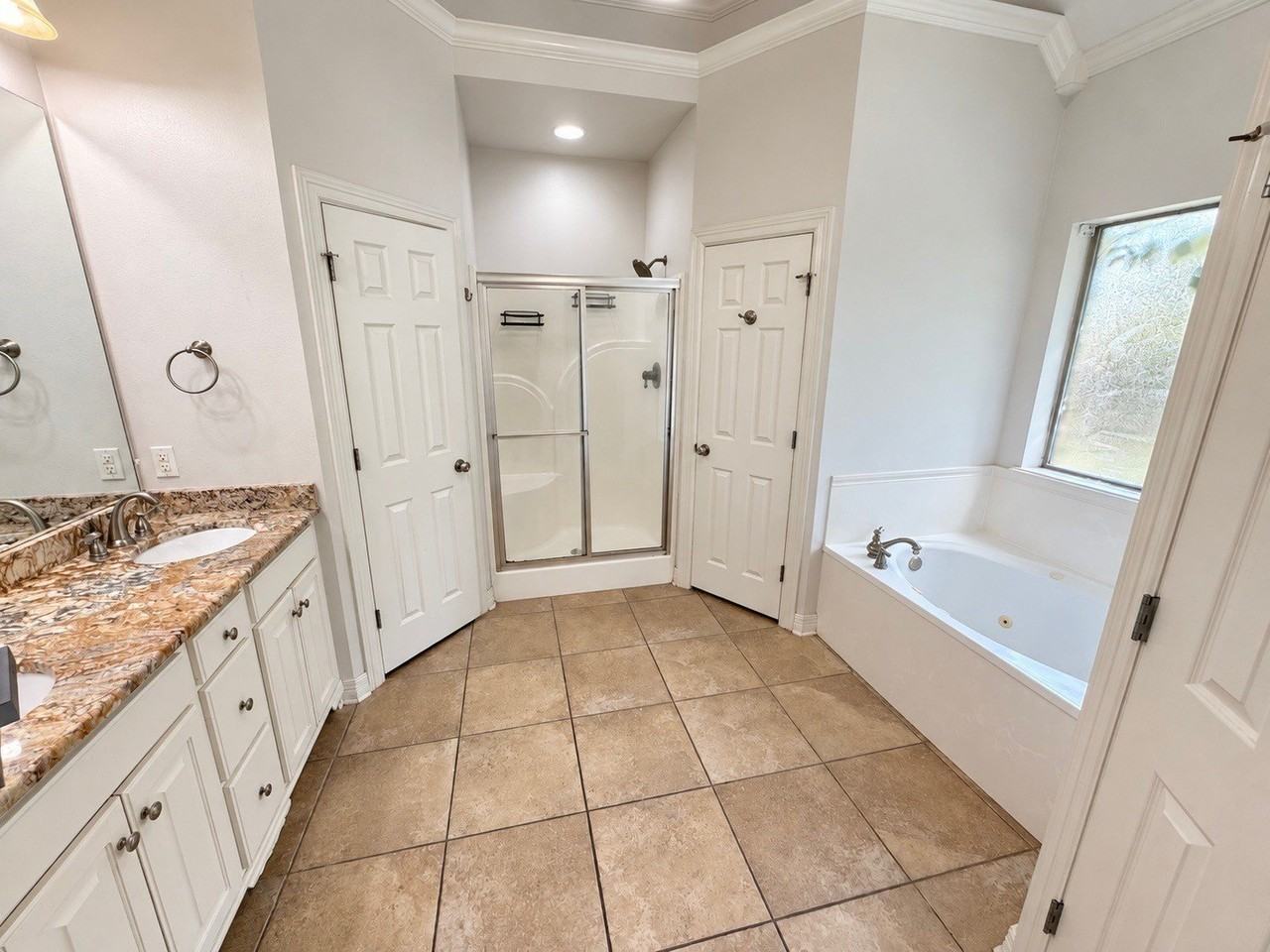 218 Ixworth Ave - Photo 5 of 13