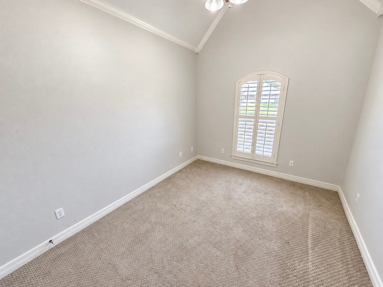 218 Ixworth Ave - Photo 6 of 13