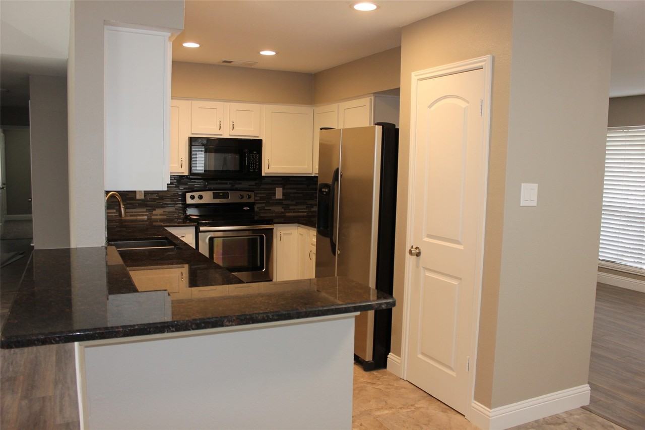 824 Shannon Dr - Photo 3 of 27