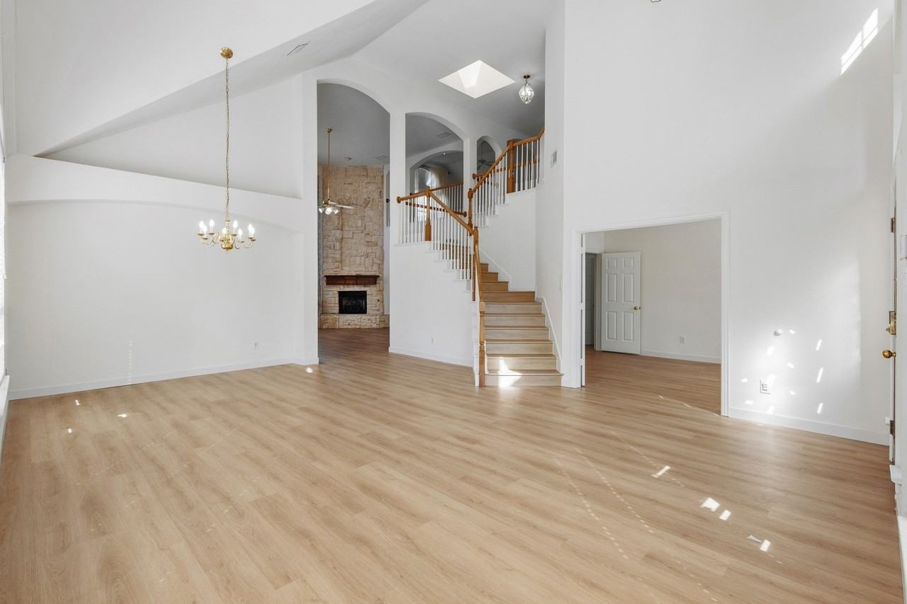 4227 Adam Dr - Photo 4 of 37