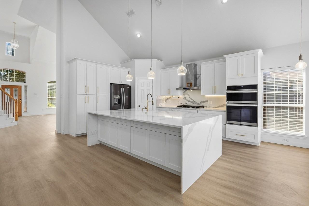 4227 Adam Dr - Photo 6 of 37