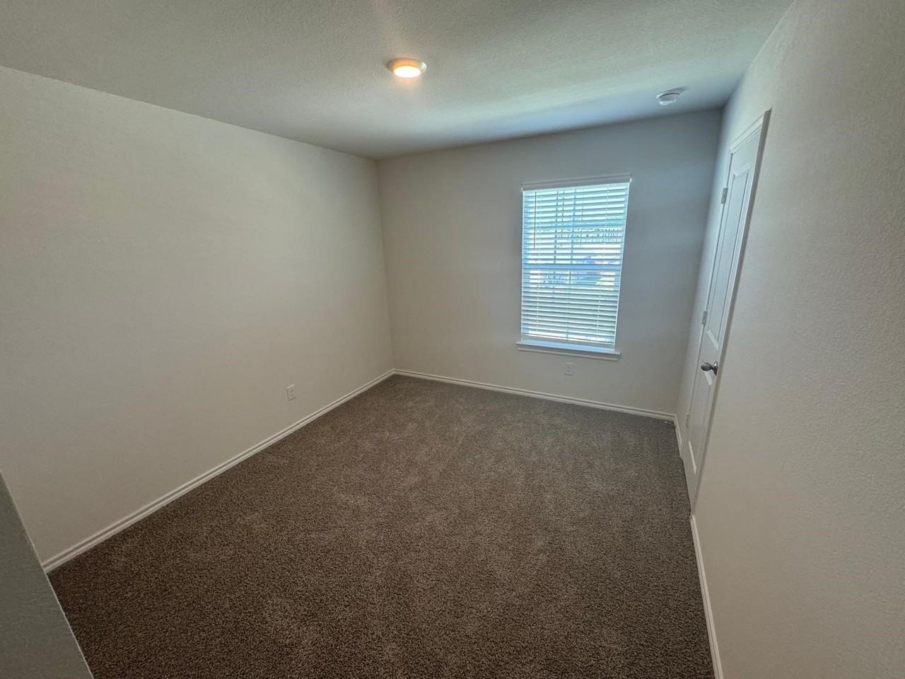 109 Labein Ave - Photo 7 of 40