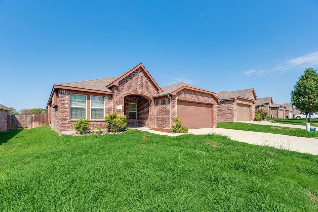 4829 Lemon Grove Dr - Photo 2 of 34
