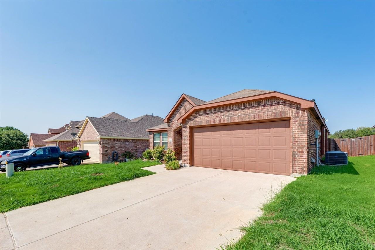 4829 Lemon Grove Dr - Photo 3 of 34