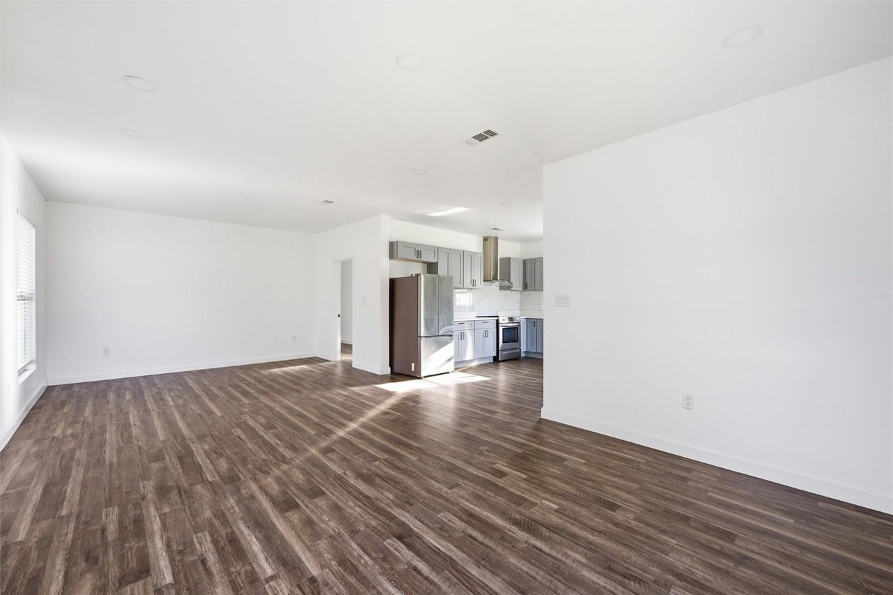 300 S 2nd Street - Photo 3 of 37