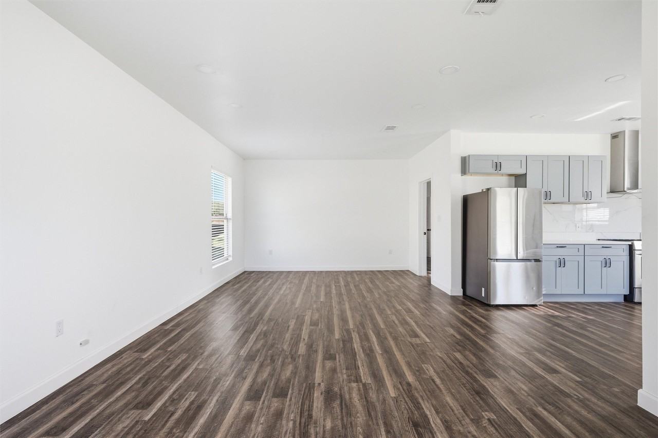 300 S 2nd Street - Photo 5 of 37