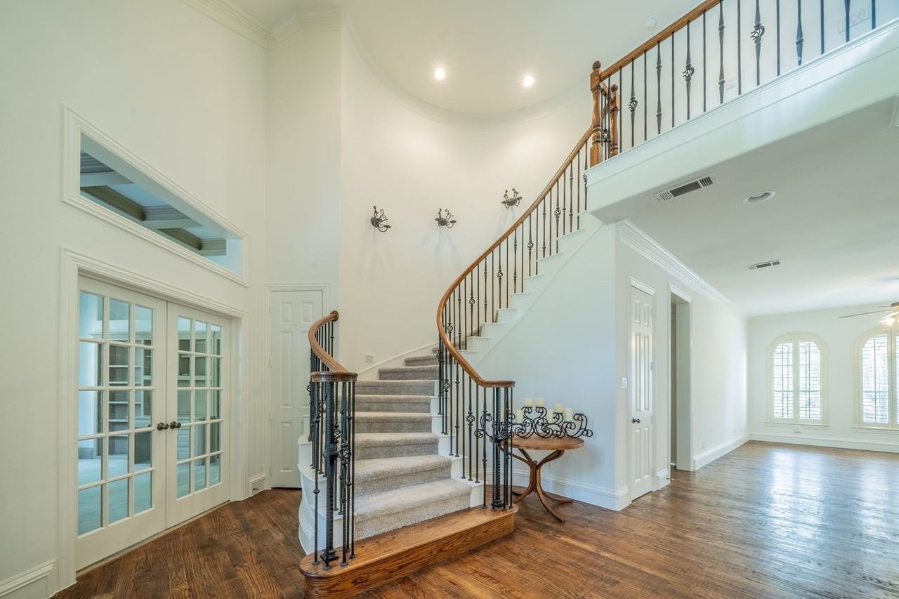 3201 Cedar Ridge Dr - Photo 3 of 38