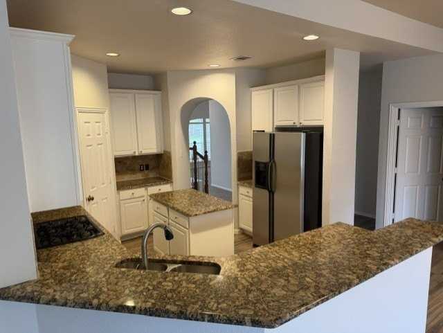 1522 Tanglewood Dr - Photo 4 of 19