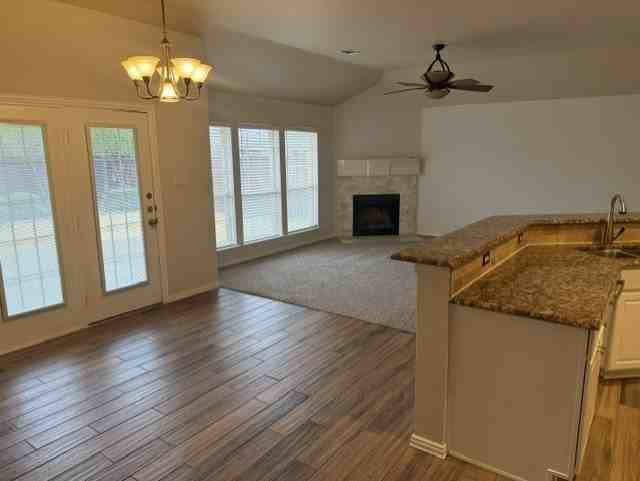 1522 Tanglewood Dr - Photo 5 of 19