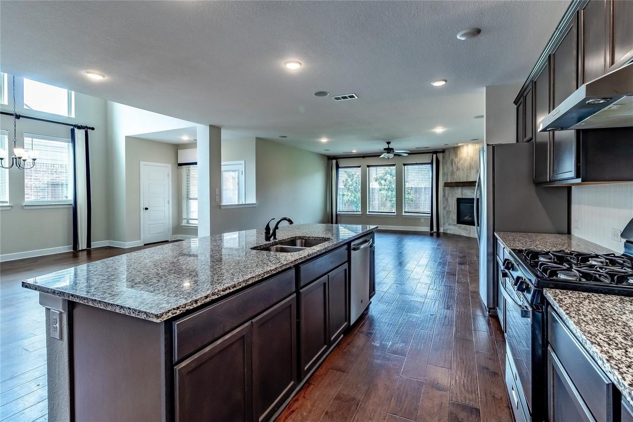 1609 Cedar Crest Dr - Photo 3 of 32