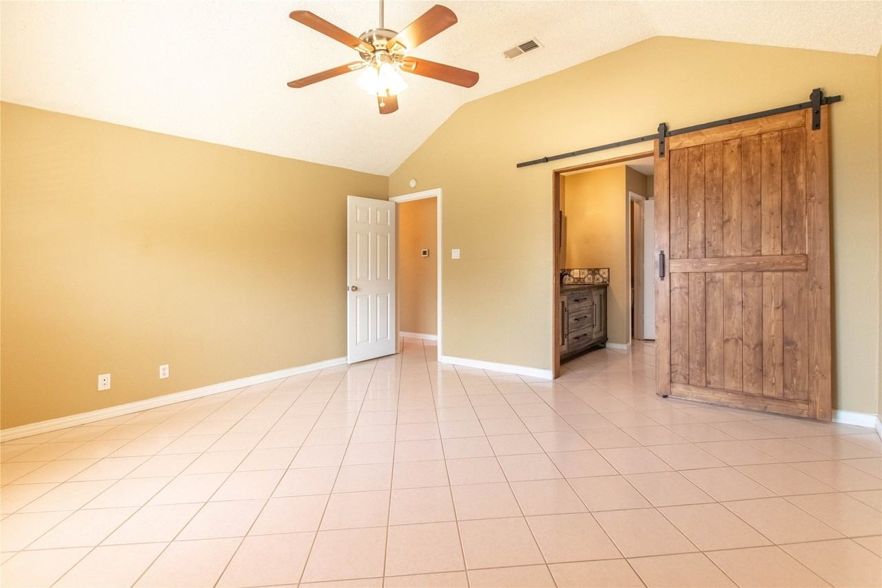 308 Sanders Rd - Photo 3 of 31