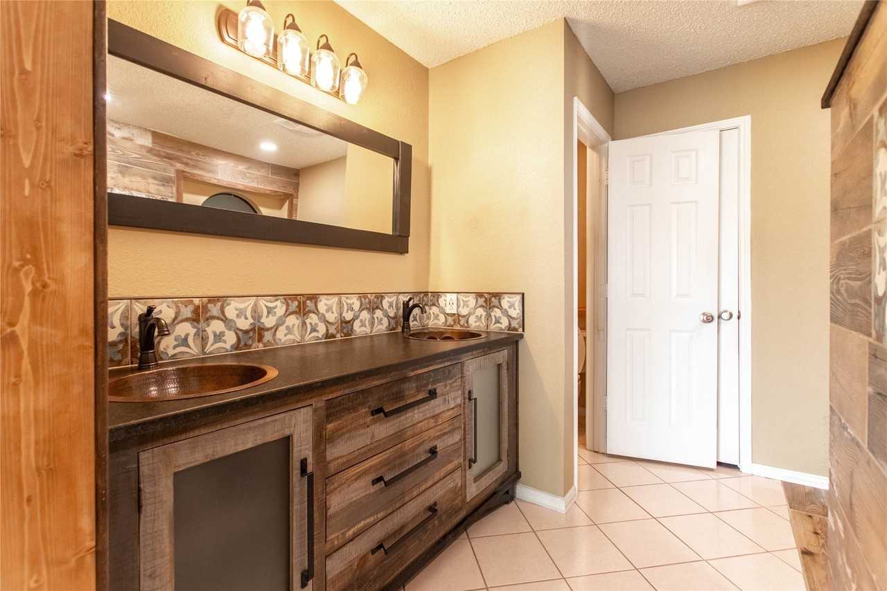 308 Sanders Rd - Photo 4 of 31