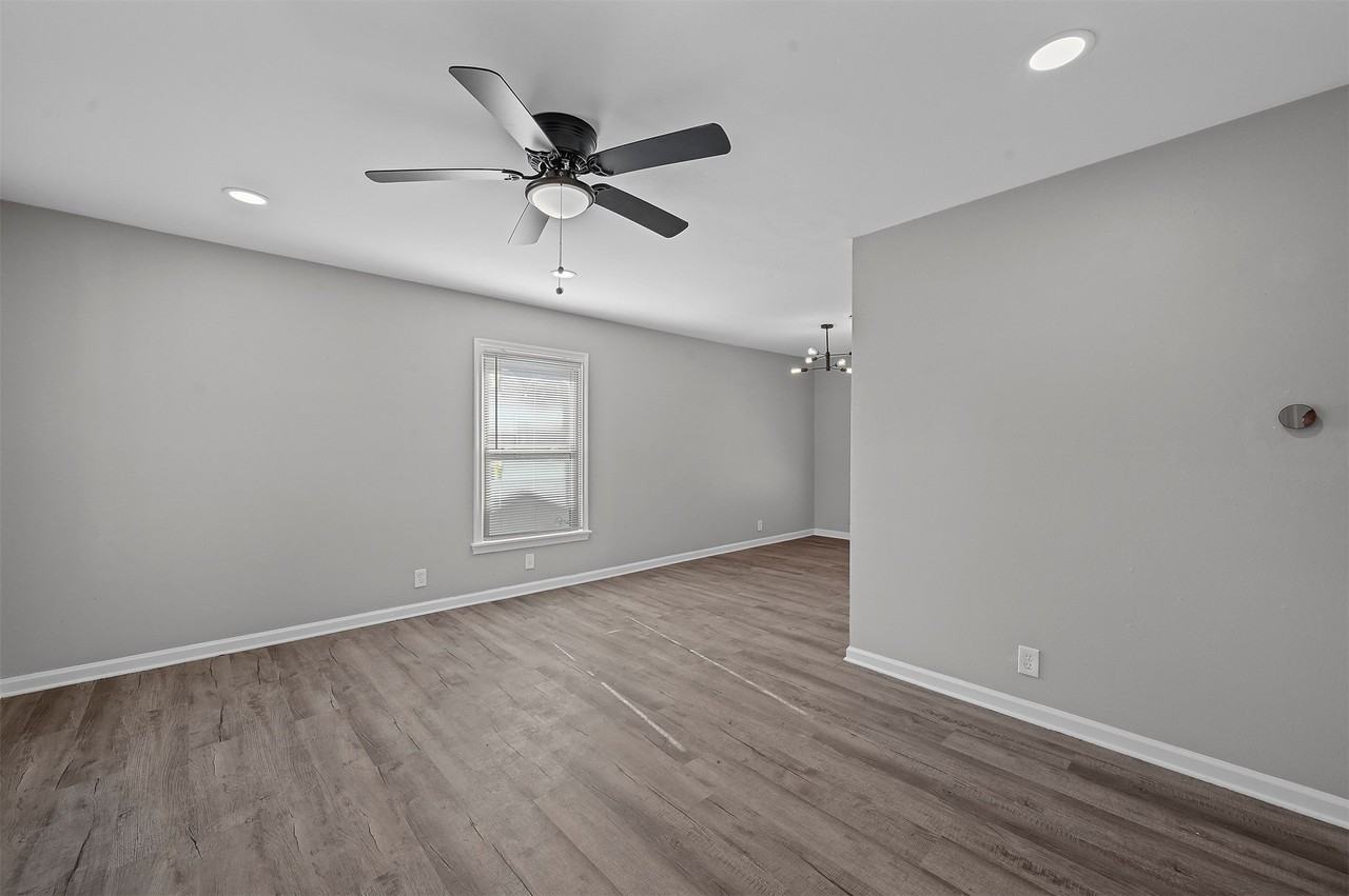 3677 Rockdale Dr - Photo 3 of 20