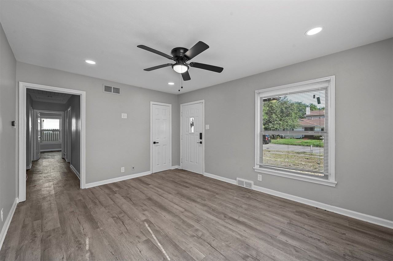 3677 Rockdale Dr - Photo 4 of 20