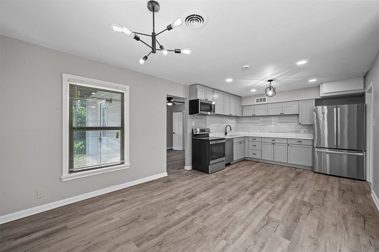3677 Rockdale Dr - Photo 5 of 20